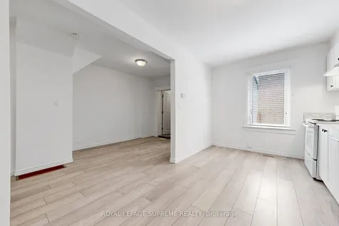 119 Essex Street W Toronto ON M6G 1T4