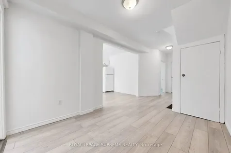 119 Essex Street W Toronto ON M6G 1T4