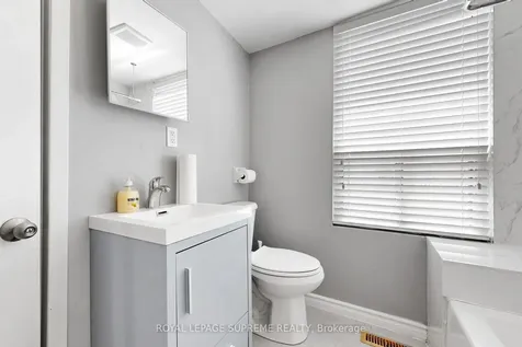 119 Essex Street W Toronto ON M6G 1T4