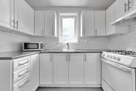 119 Essex Street W Toronto ON M6G 1T4