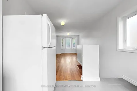 119 Essex Street W Toronto ON M6G 1T4