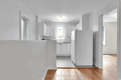 119 Essex Street W Toronto ON M6G 1T4