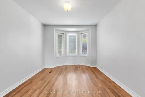 119 Essex Street W Toronto ON M6G 1T4