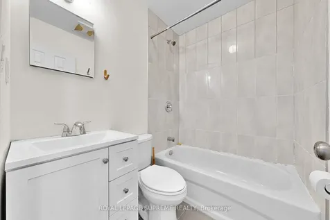 119 Essex Street W Toronto ON M6G 1T4