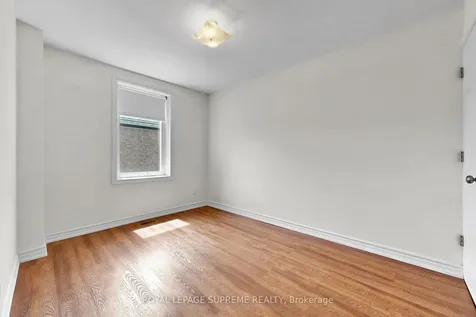 119 Essex Street W Toronto ON M6G 1T4