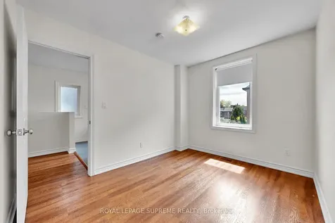 119 Essex Street W Toronto ON M6G 1T4