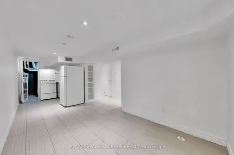 119 Essex Street W Toronto ON M6G 1T4