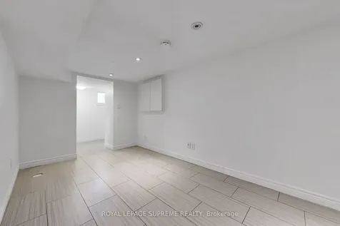 119 Essex Street W Toronto ON M6G 1T4
