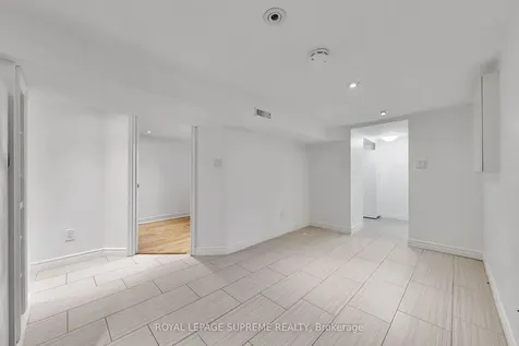 119 Essex Street W Toronto ON M6G 1T4
