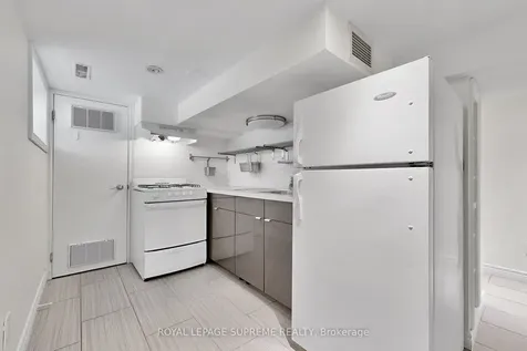 119 Essex Street W Toronto ON M6G 1T4