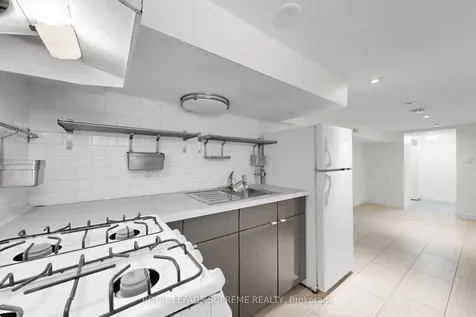119 Essex Street W Toronto ON M6G 1T4