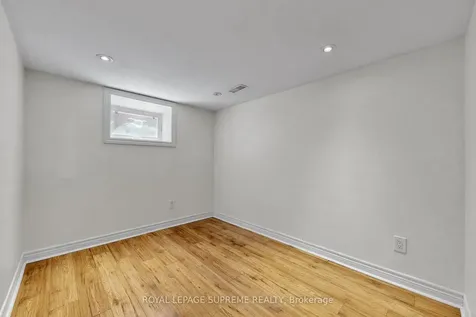 119 Essex Street W Toronto ON M6G 1T4