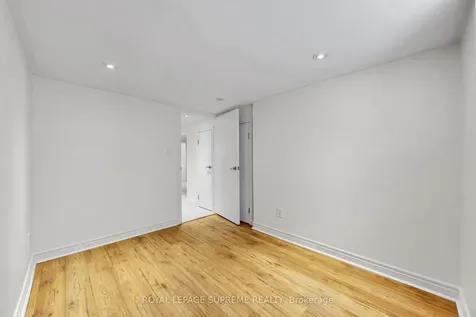 119 Essex Street W Toronto ON M6G 1T4