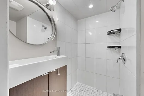 119 Essex Street W Toronto ON M6G 1T4