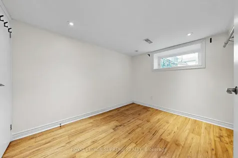 119 Essex Street W Toronto ON M6G 1T4