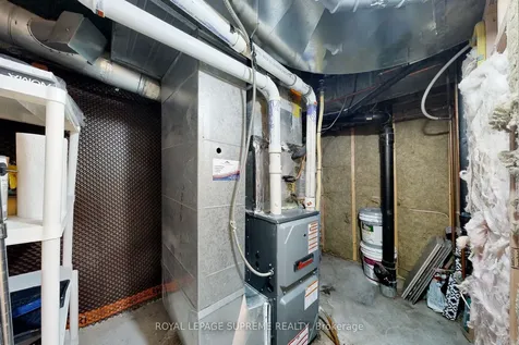 119 Essex Street W Toronto ON M6G 1T4
