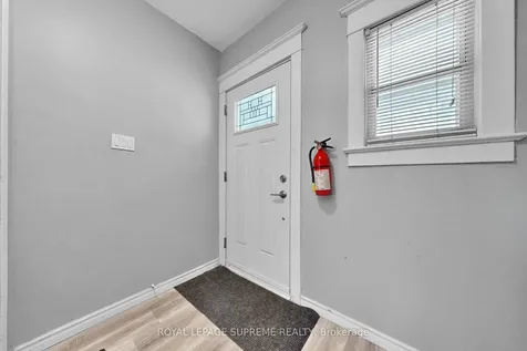 119 Essex Street W Toronto ON M6G 1T4
