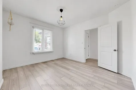 119 Essex Street W Toronto ON M6G 1T4