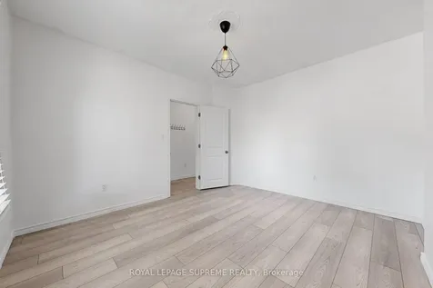 119 Essex Street W Toronto ON M6G 1T4