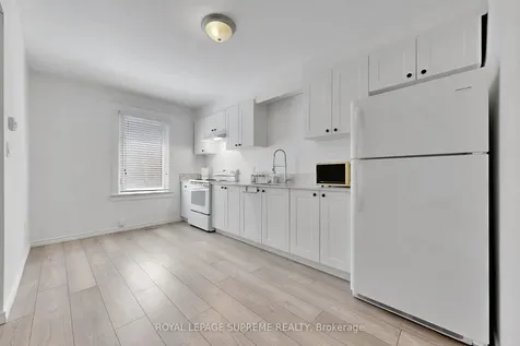 119 Essex Street W Toronto ON M6G 1T4