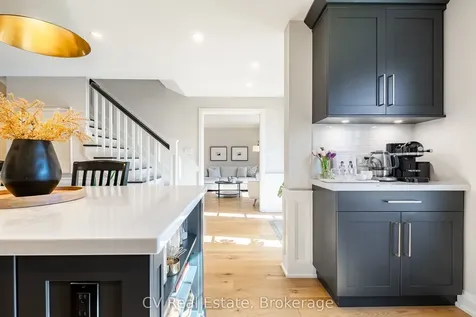 1149 Crofton Way Burlington ON L7P 3A8