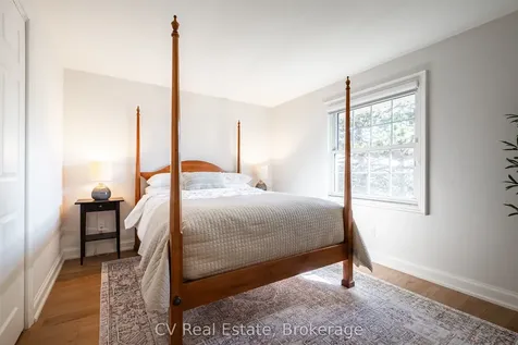 1149 Crofton Way Burlington ON L7P 3A8