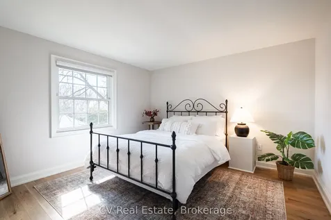 1149 Crofton Way Burlington ON L7P 3A8