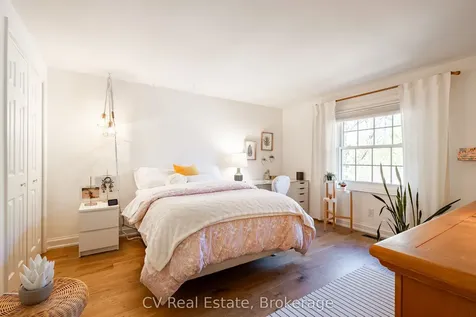 1149 Crofton Way Burlington ON L7P 3A8