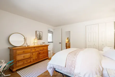 1149 Crofton Way Burlington ON L7P 3A8