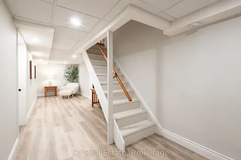 1149 Crofton Way Burlington ON L7P 3A8