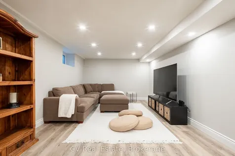 1149 Crofton Way Burlington ON L7P 3A8