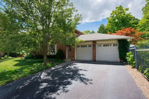 1149 Crofton Way Burlington ON L7P 3A8