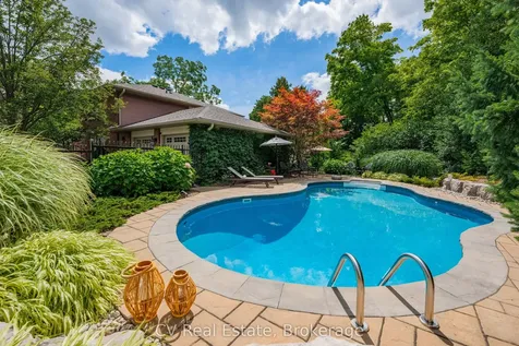 1149 Crofton Way Burlington ON L7P 3A8