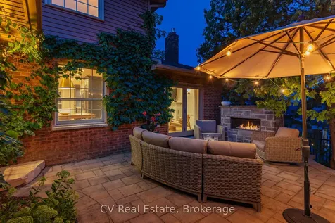 1149 Crofton Way Burlington ON L7P 3A8