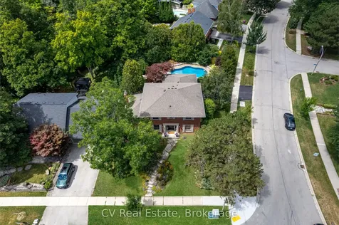 1149 Crofton Way Burlington ON L7P 3A8