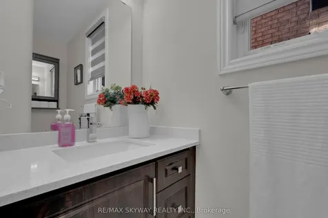 21 Allegro Drive Brampton ON L6Y 5Y7