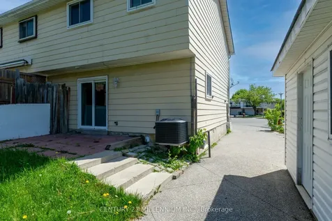 22 Griselda Court Brampton ON L6S 1M6