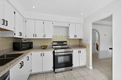6166 Kindree Circle Mississauga ON L5N 3C2