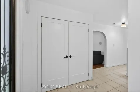 6166 Kindree Circle Mississauga ON L5N 3C2
