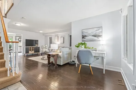 6028 Clover Ridge Crescent Mississauga ON L5N 7B4