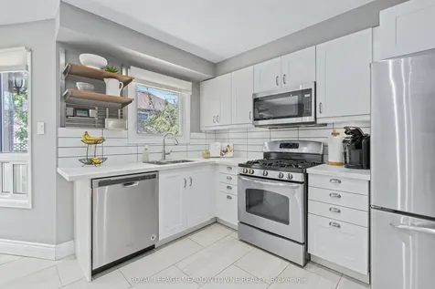 6028 Clover Ridge Crescent Mississauga ON L5N 7B4