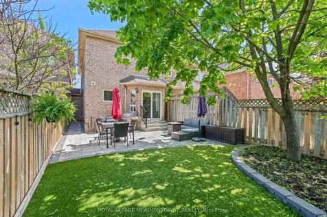 6028 Clover Ridge Crescent Mississauga ON L5N 7B4