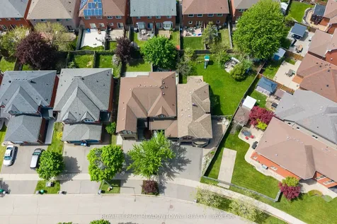 6028 Clover Ridge Crescent Mississauga ON L5N 7B4
