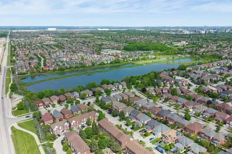 6028 Clover Ridge Crescent Mississauga ON L5N 7B4
