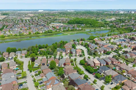 6028 Clover Ridge Crescent Mississauga ON L5N 7B4