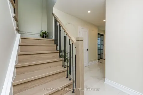 7595 Wrenwood Crescent Mississauga ON L4T 2V8