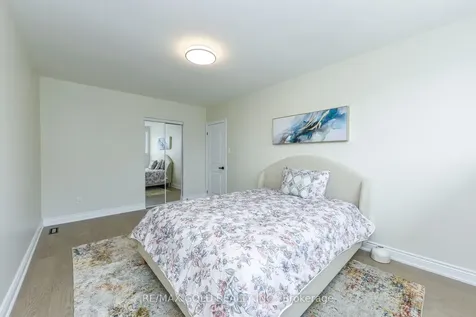 7595 Wrenwood Crescent Mississauga ON L4T 2V8