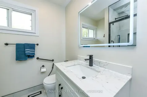 7595 Wrenwood Crescent Mississauga ON L4T 2V8