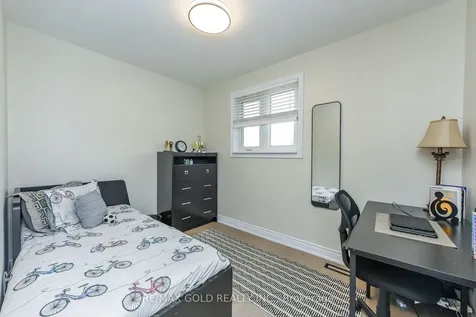7595 Wrenwood Crescent Mississauga ON L4T 2V8