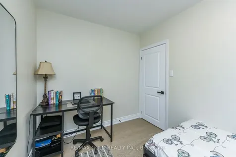 7595 Wrenwood Crescent Mississauga ON L4T 2V8